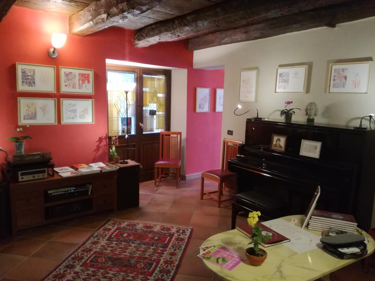Casa Asso Di Coppe B&B Alba  Exteriér fotografie